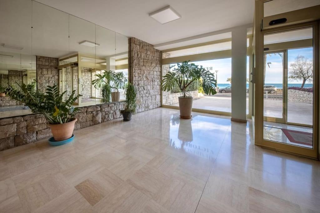 06B - Beautiful 2 Rooms With Terrace Sea View 罗克布吕讷-卡普马丹 外观 照片